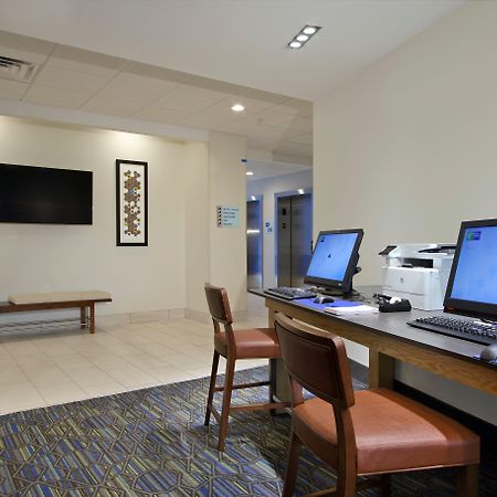 Holiday Inn Express & Suites Columbus North By Ihg Экстерьер фото