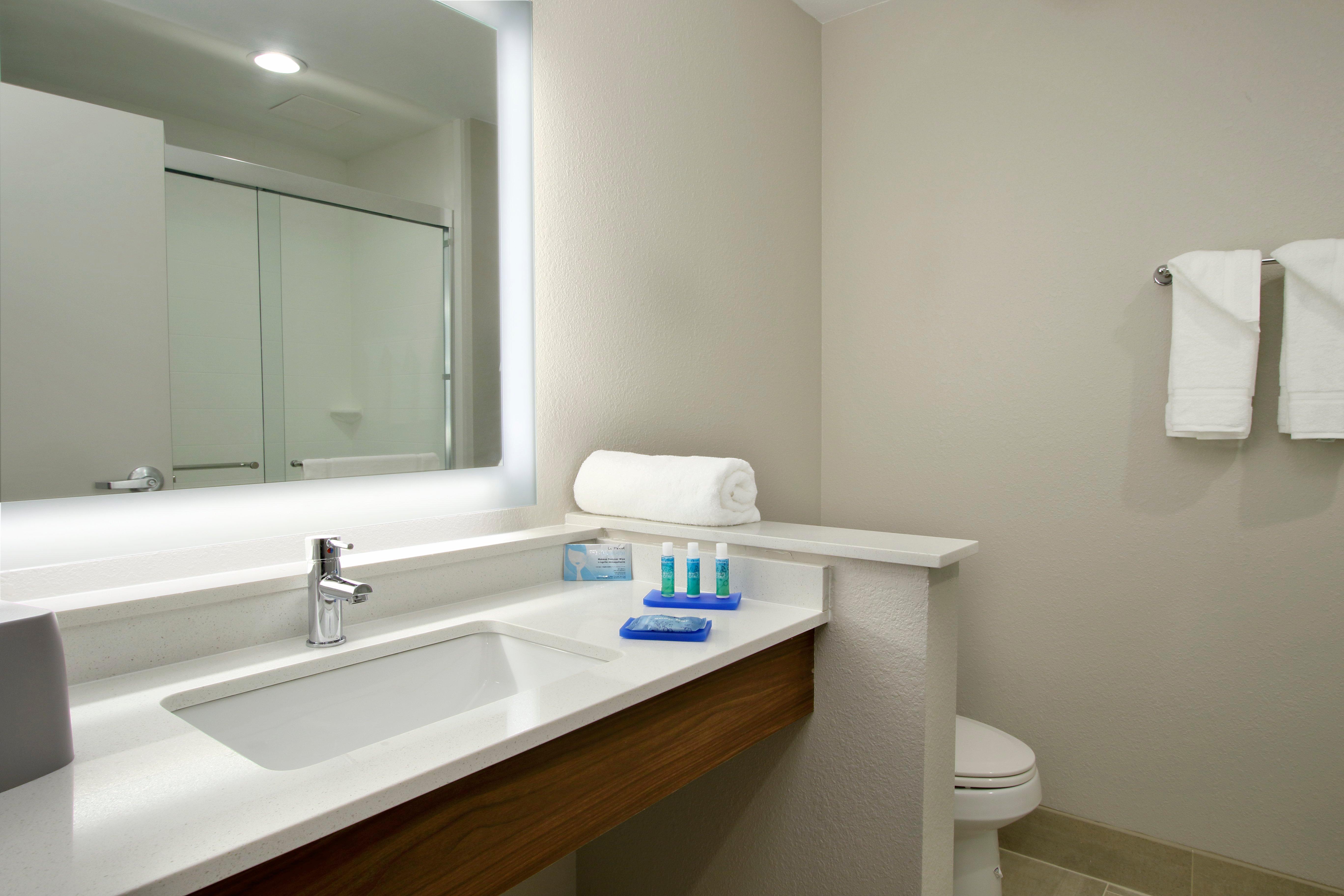 Holiday Inn Express & Suites Columbus North By Ihg Экстерьер фото