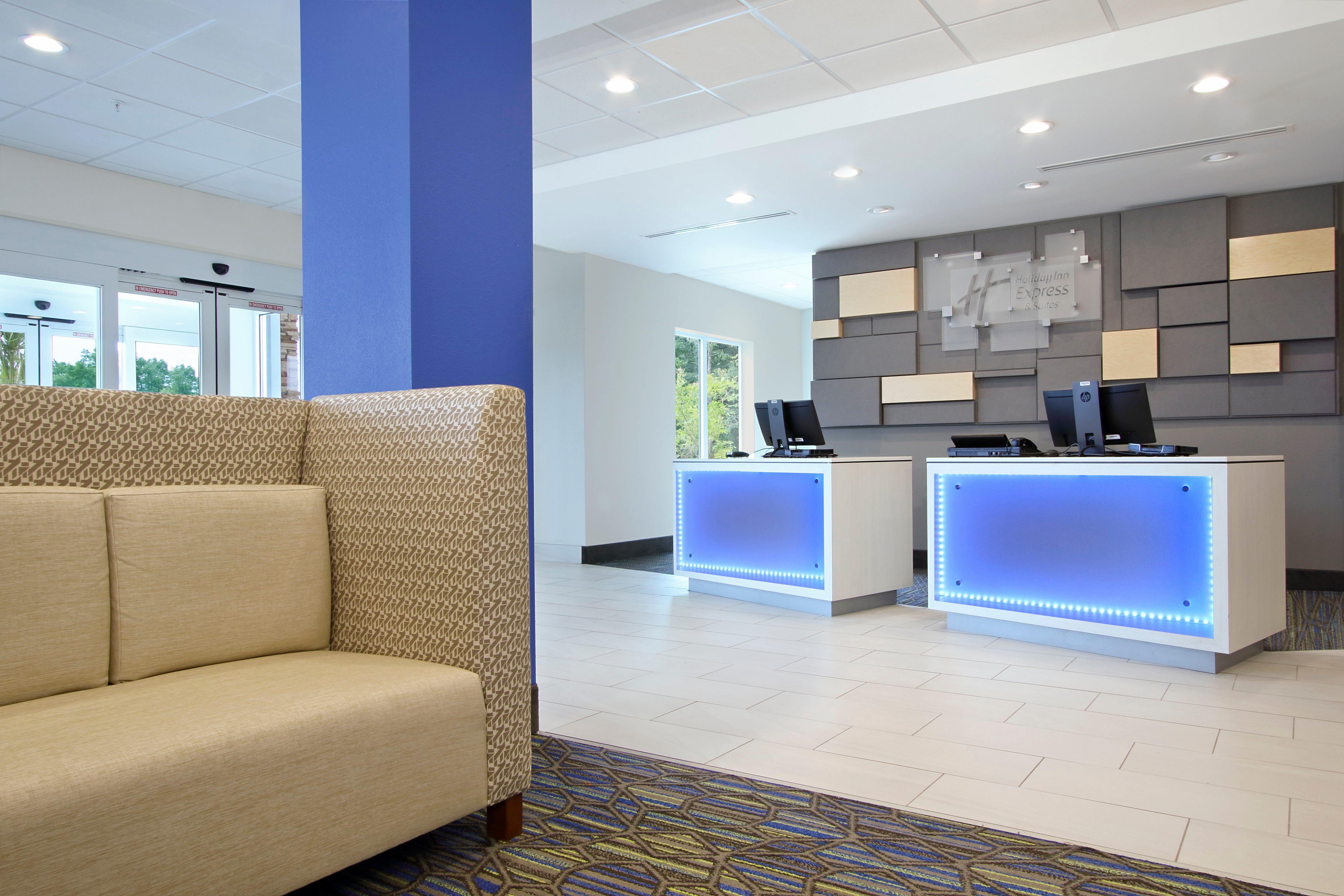 Holiday Inn Express & Suites Columbus North By Ihg Экстерьер фото